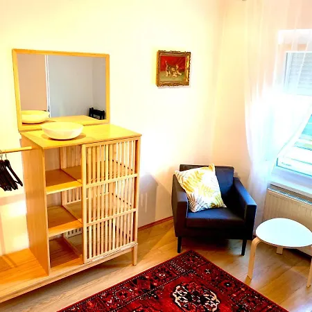 Elegant - By Nahuen Graz